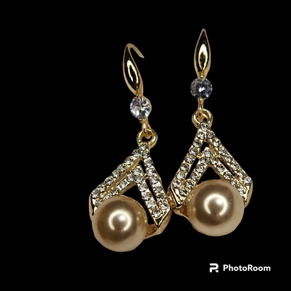 Elegant Geometic Crystal and Faux Pearl Drop Earrings Gold Dangle Earrings NWT - Picture 2 of 8